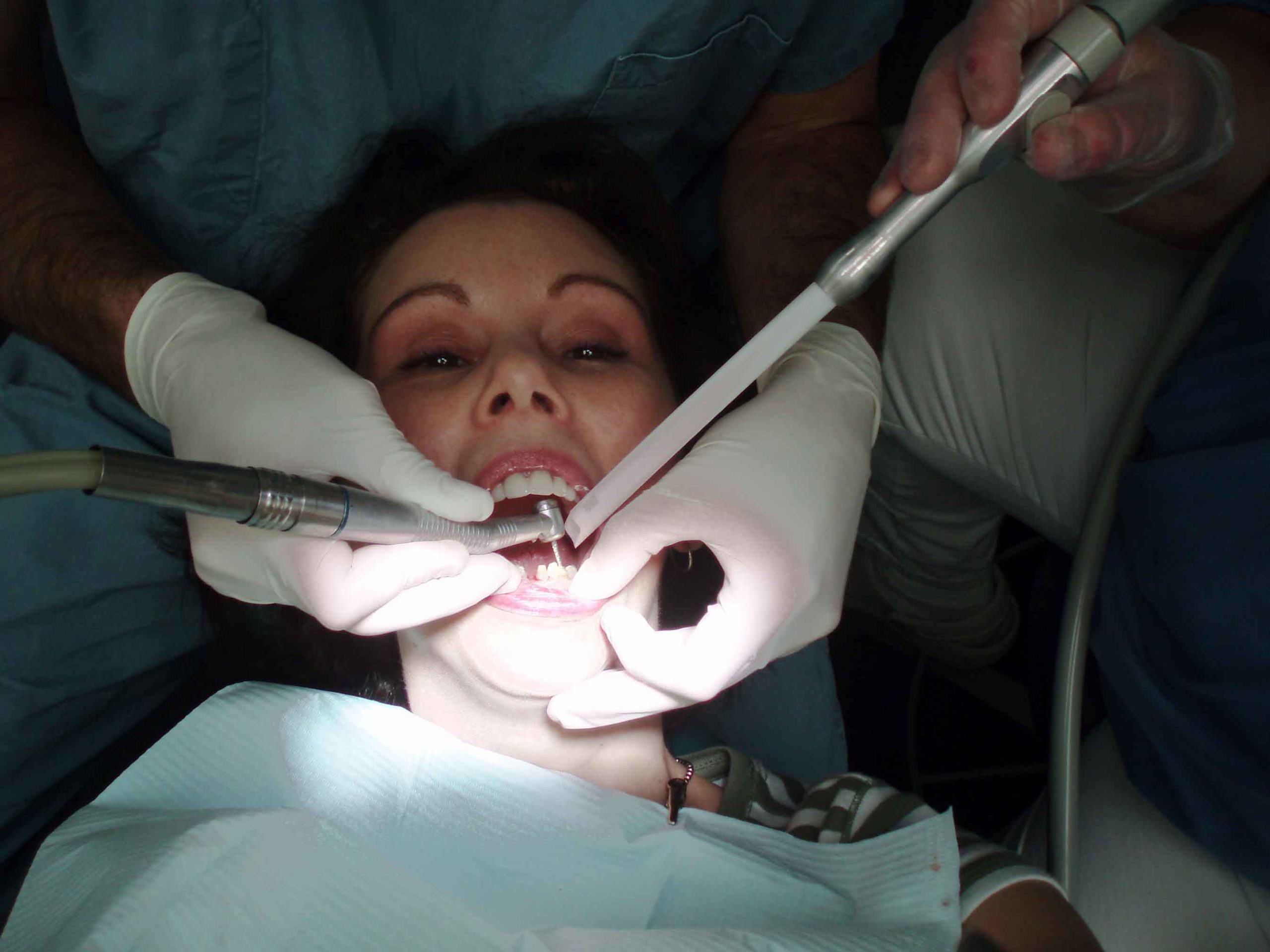 Paciente de dentista en pleno proceso