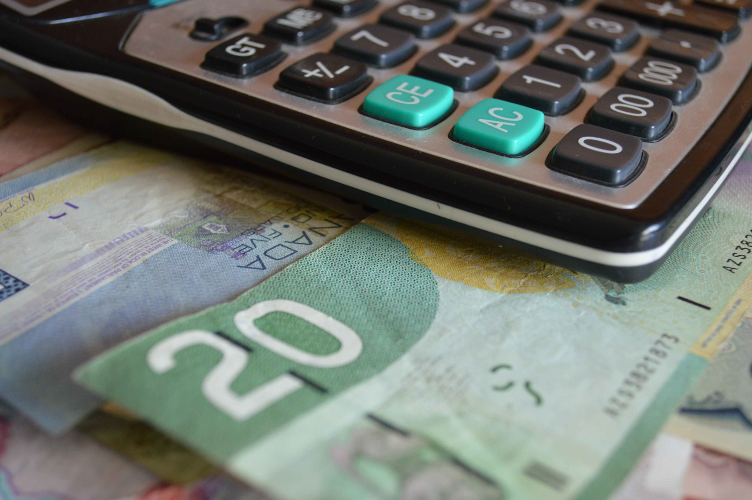 Dinero y calculadora
