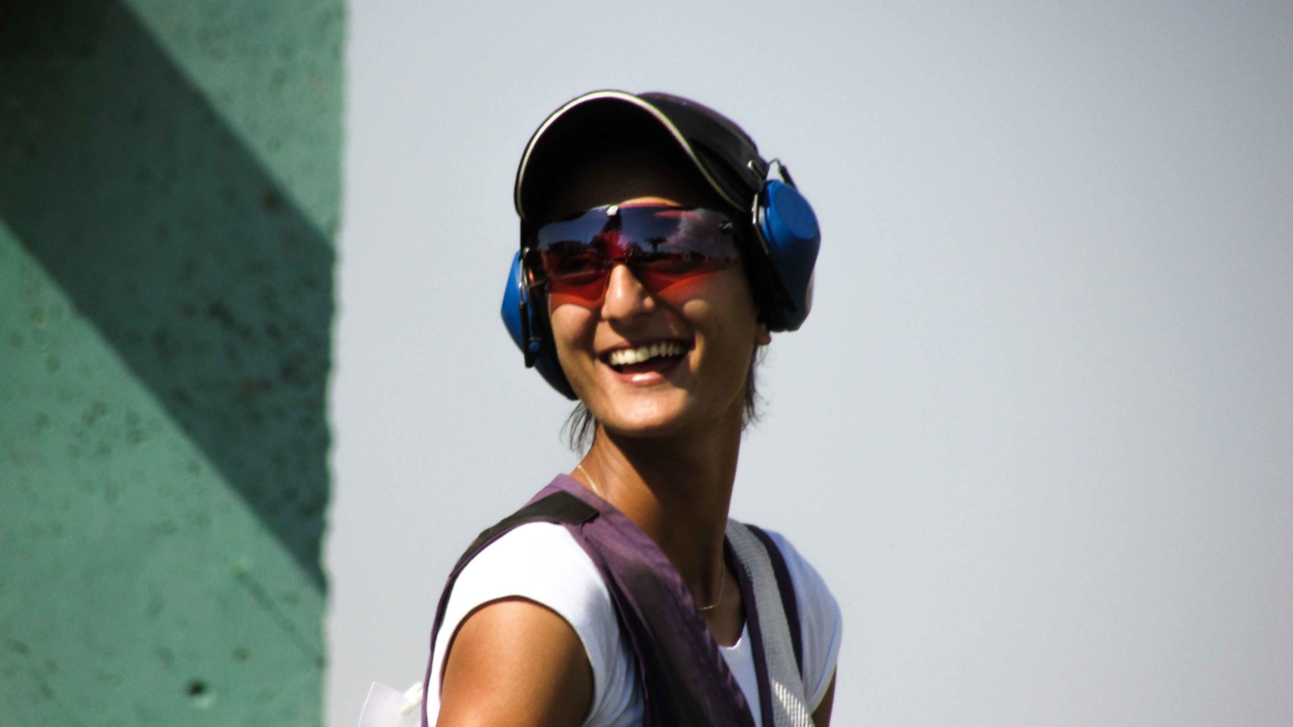 Chica con cascos