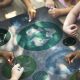 Niños en taller de reciclaje