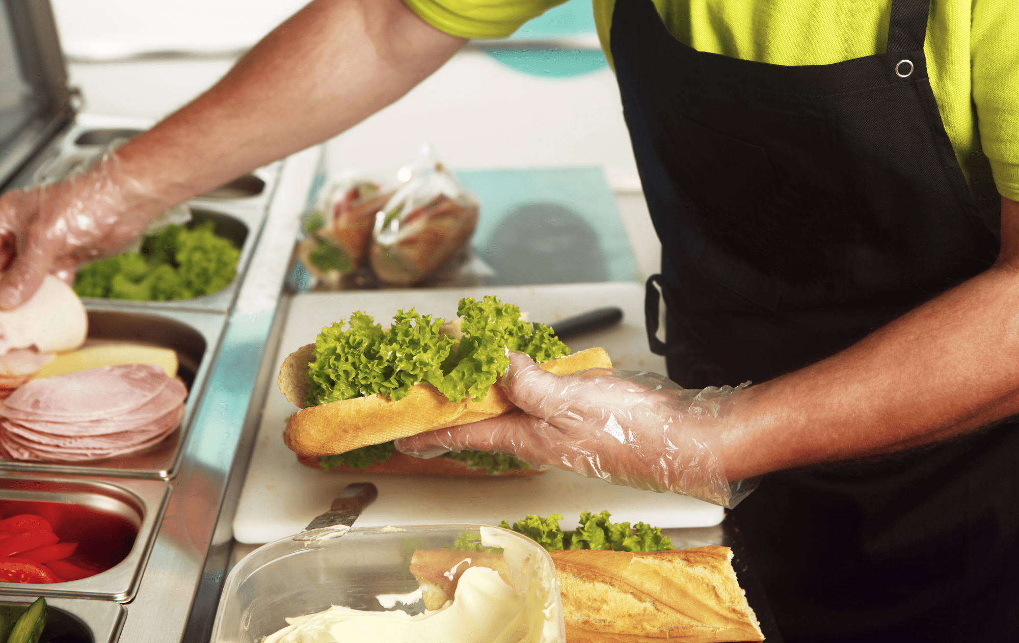 Preparación y Servicio de Bebidas y Comidas Rápidas en el Bar (1)